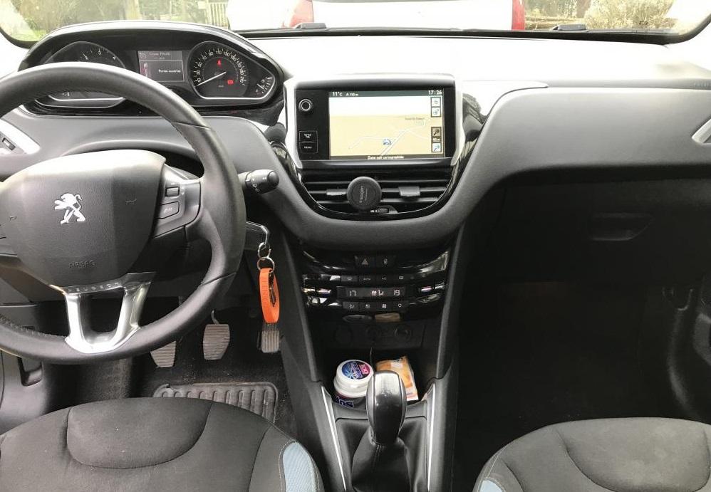 Kako instalirati GPS na Peugeot 208?